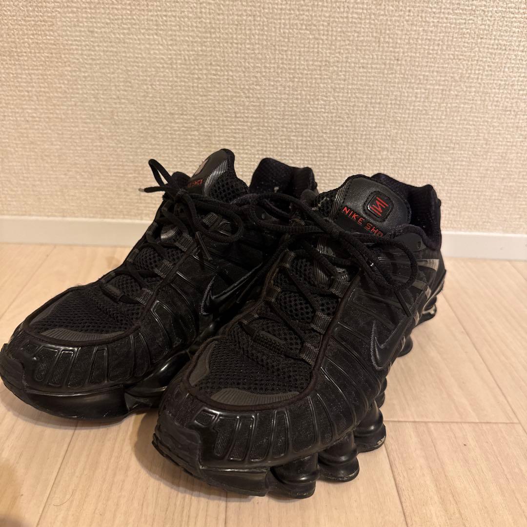 Nike Shox ブラック スニーカー