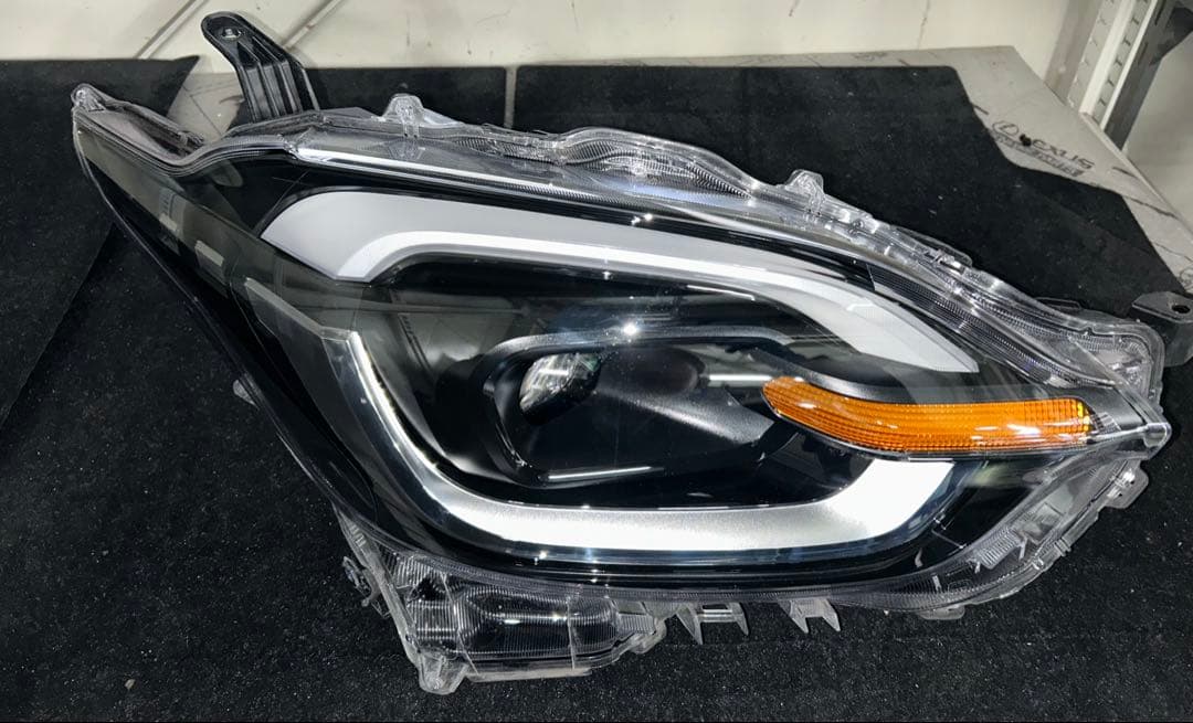 シエンタ MXPL10G MXPC10 純正 右ヘッドライト