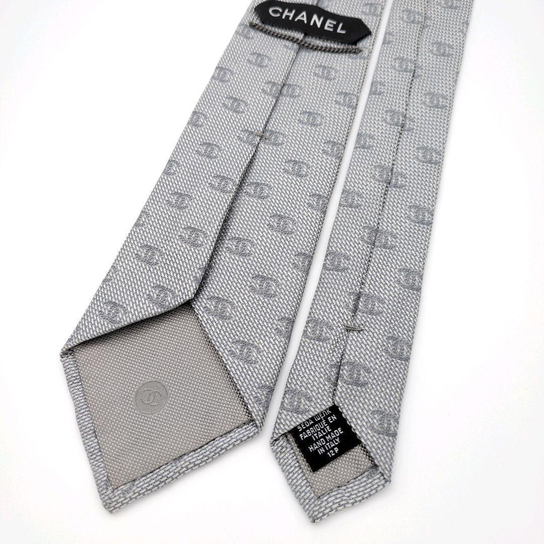 【美品】シャネル ネクタイ グレー・シルバー ココマーク チェーン【イタリア製】