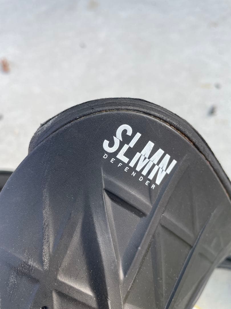 サロモン ディフェンダ　Salomon DEFENDER