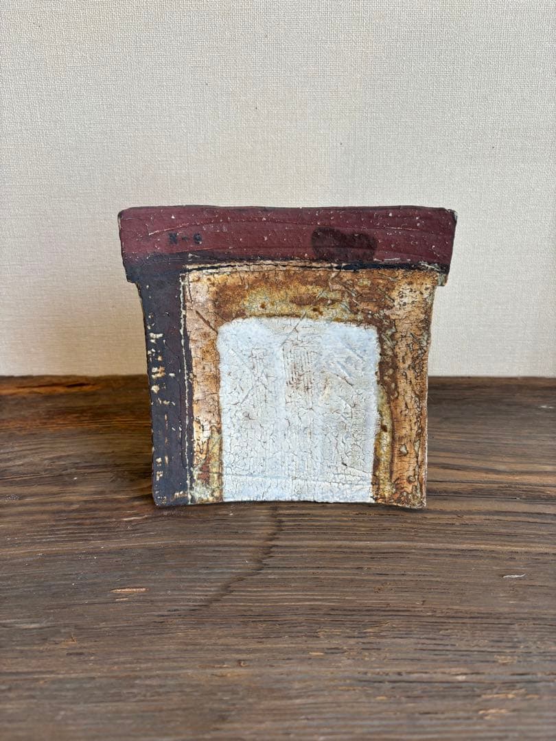 中野和馬　作　角皿　三つ足　裏にサイン有り