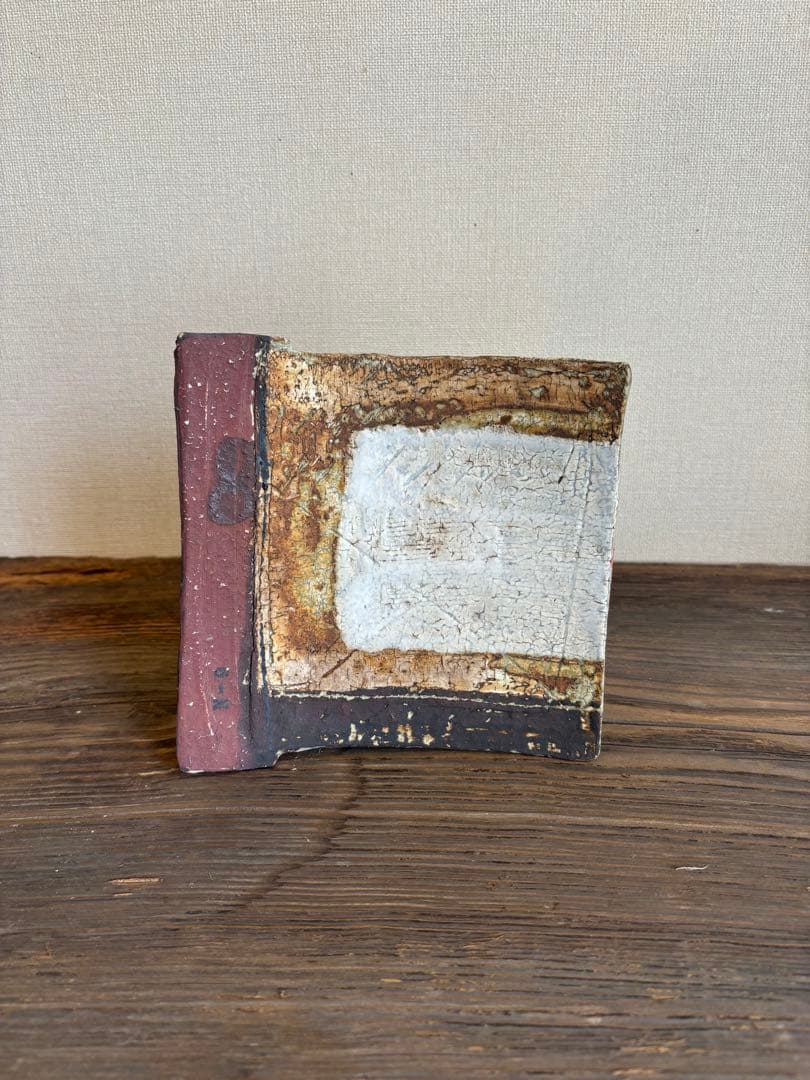 中野和馬　作　角皿　三つ足　裏にサイン有り