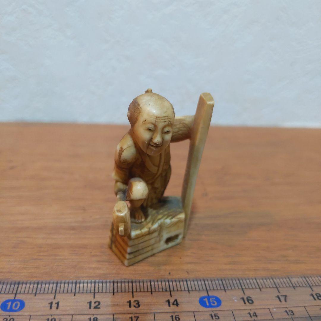 時代提物 人物根付 天然素材【大工棟梁】高さ約5cm 重さ約18ｇ ☆いなせな人