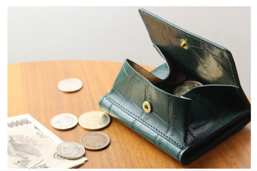 イルビゾンテ　折り財布　クロコ型押し　グリーン、深緑