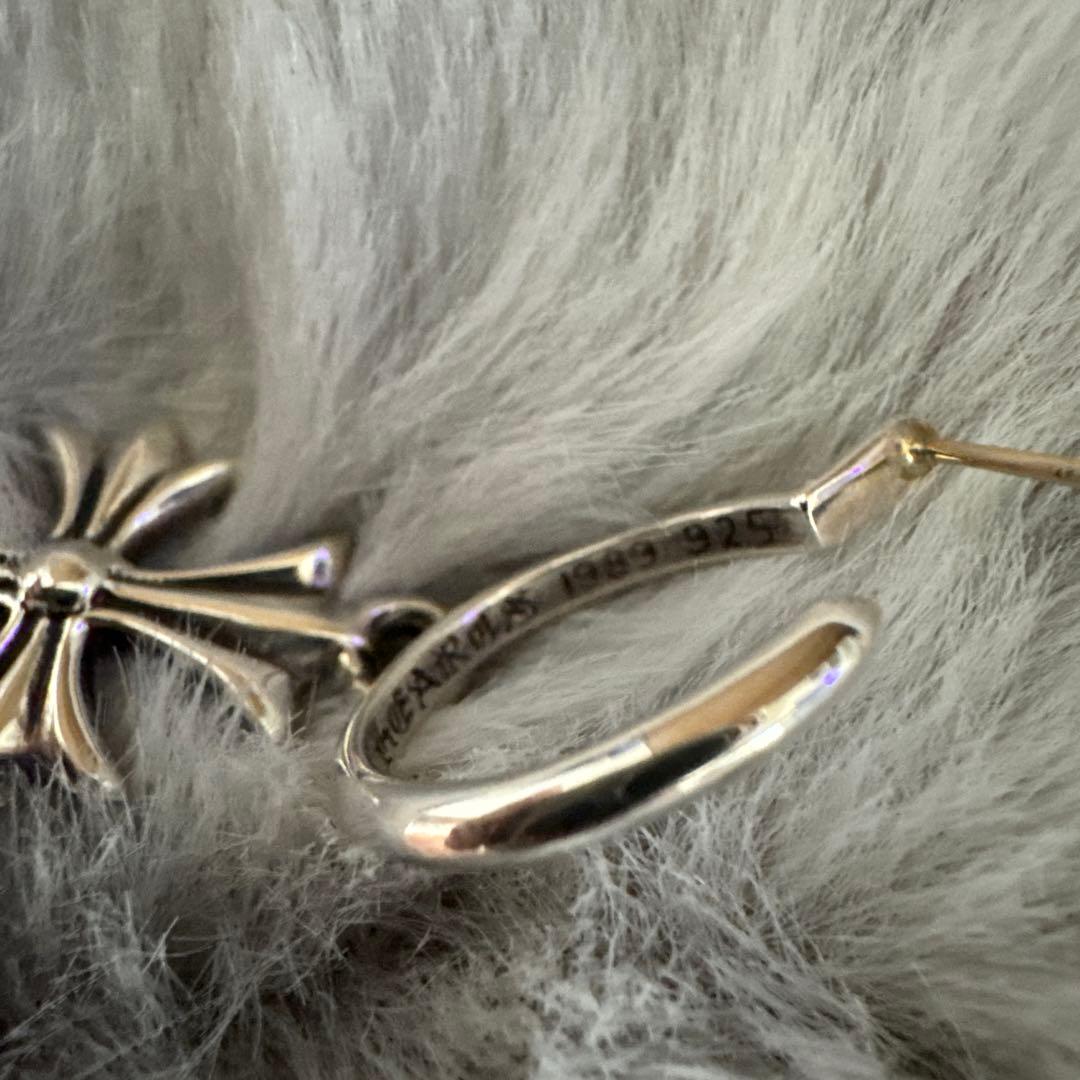 クロムハーツ　タイニーCHクロスフープピアス