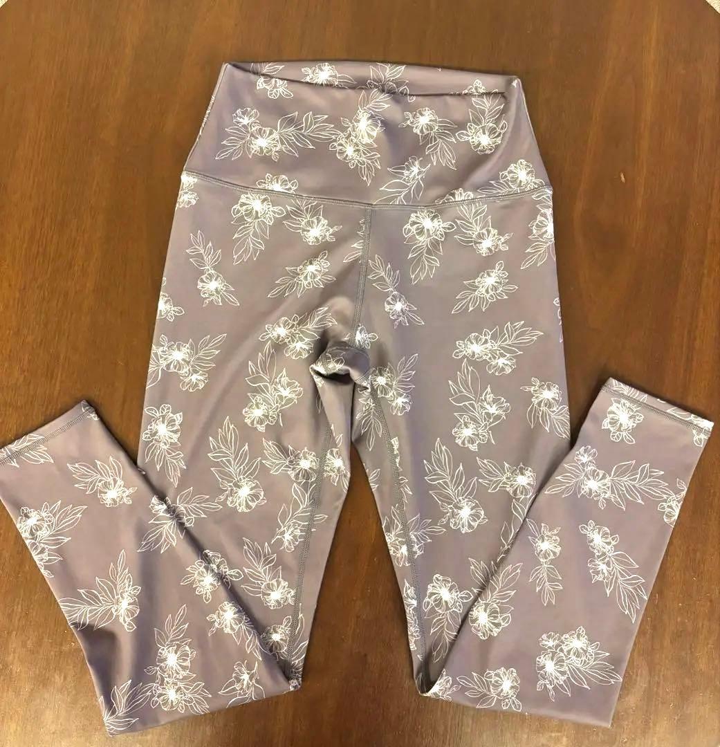 【SUKALA 】ヨガウェア フラワープリントプラトップ&レギンスセットアップ