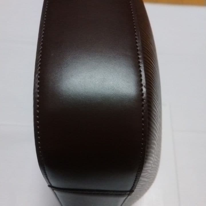 Louis Vuitton ルイヴィトン エピ レヴリ モカ ショルダーバッグ