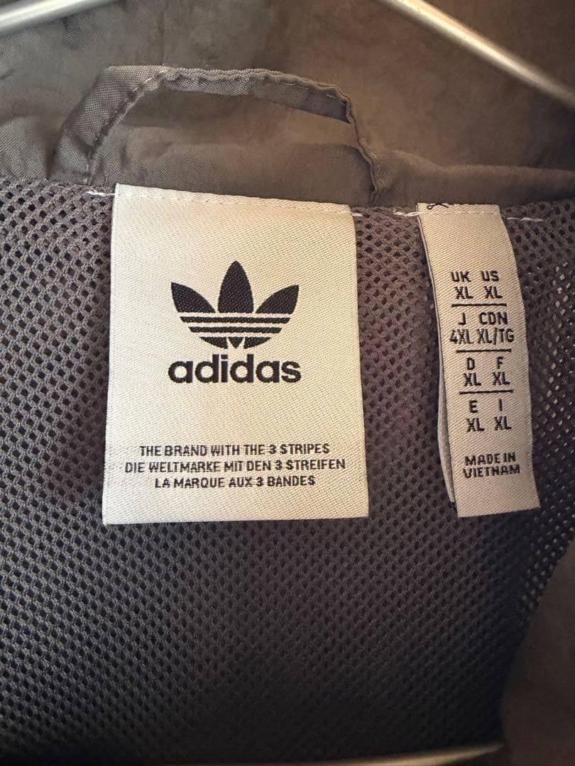 adidas レアルマドリード　トラックジャケット