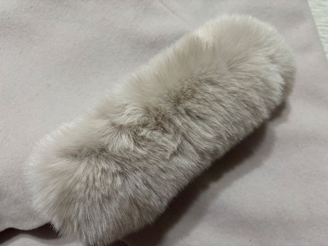 ブローチ付きポンチョコート