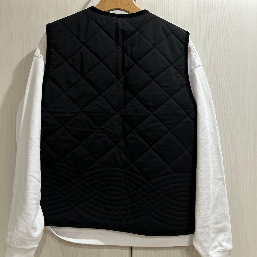 毎日着回したいキルティングベスト　北欧暮らしの道具店　ブラック　よしいちひろ