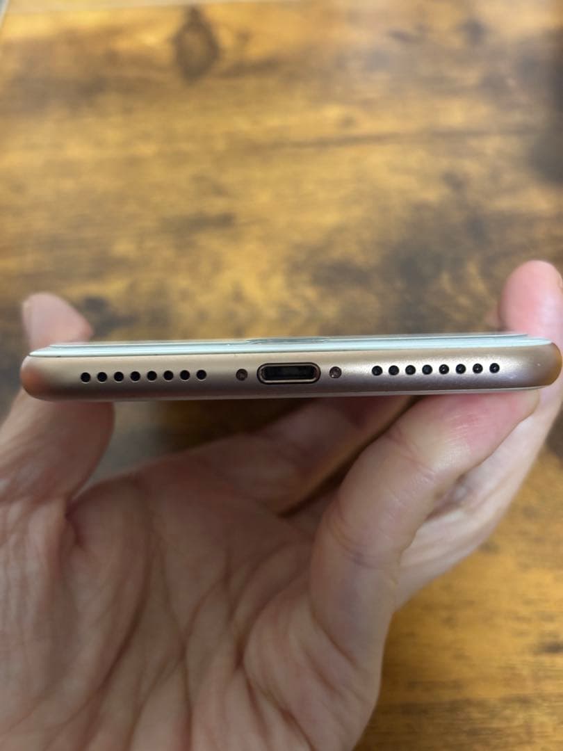 【nobita 】iPhone 8 Plus ゴールド 64GB