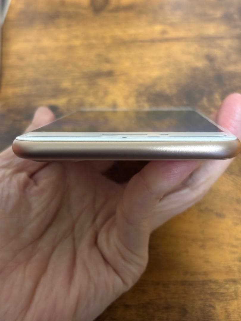 【nobita 】iPhone 8 Plus ゴールド 64GB