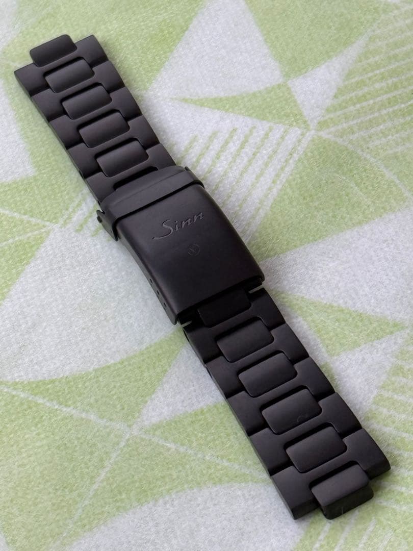 【美品】Sinn 腕時計 純正ブレスレット SSテギメントPVD / 20mm！