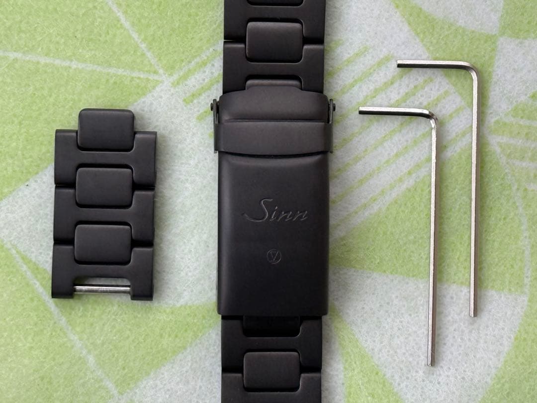 【美品】Sinn 腕時計 純正ブレスレット SSテギメントPVD / 20mm！