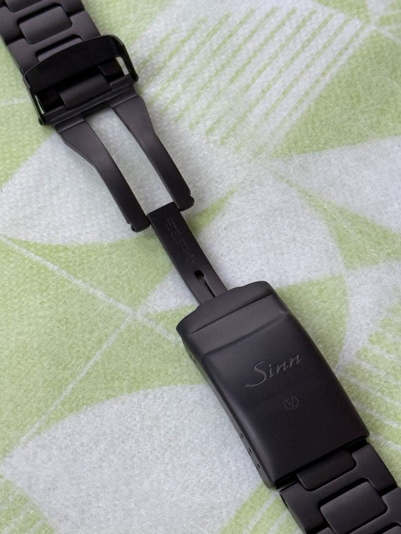 【美品】Sinn 腕時計 純正ブレスレット SSテギメントPVD / 20mm！