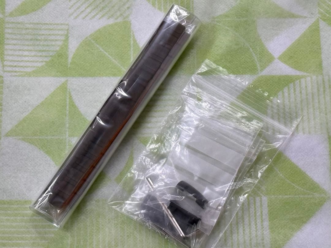 【美品】Sinn 腕時計 純正ブレスレット SSテギメントPVD / 20mm！