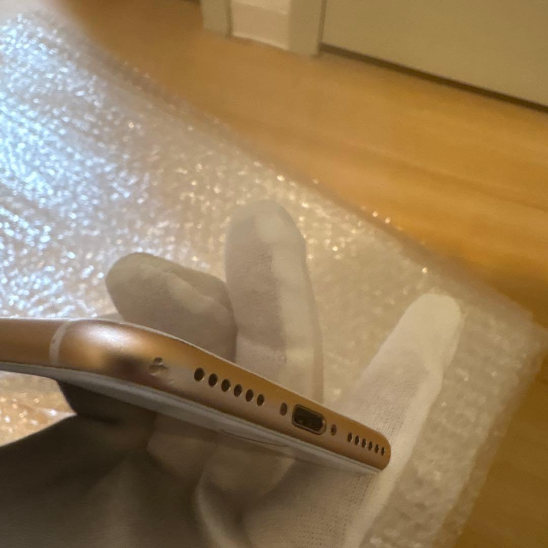 iPhone 8 ゴールド本体