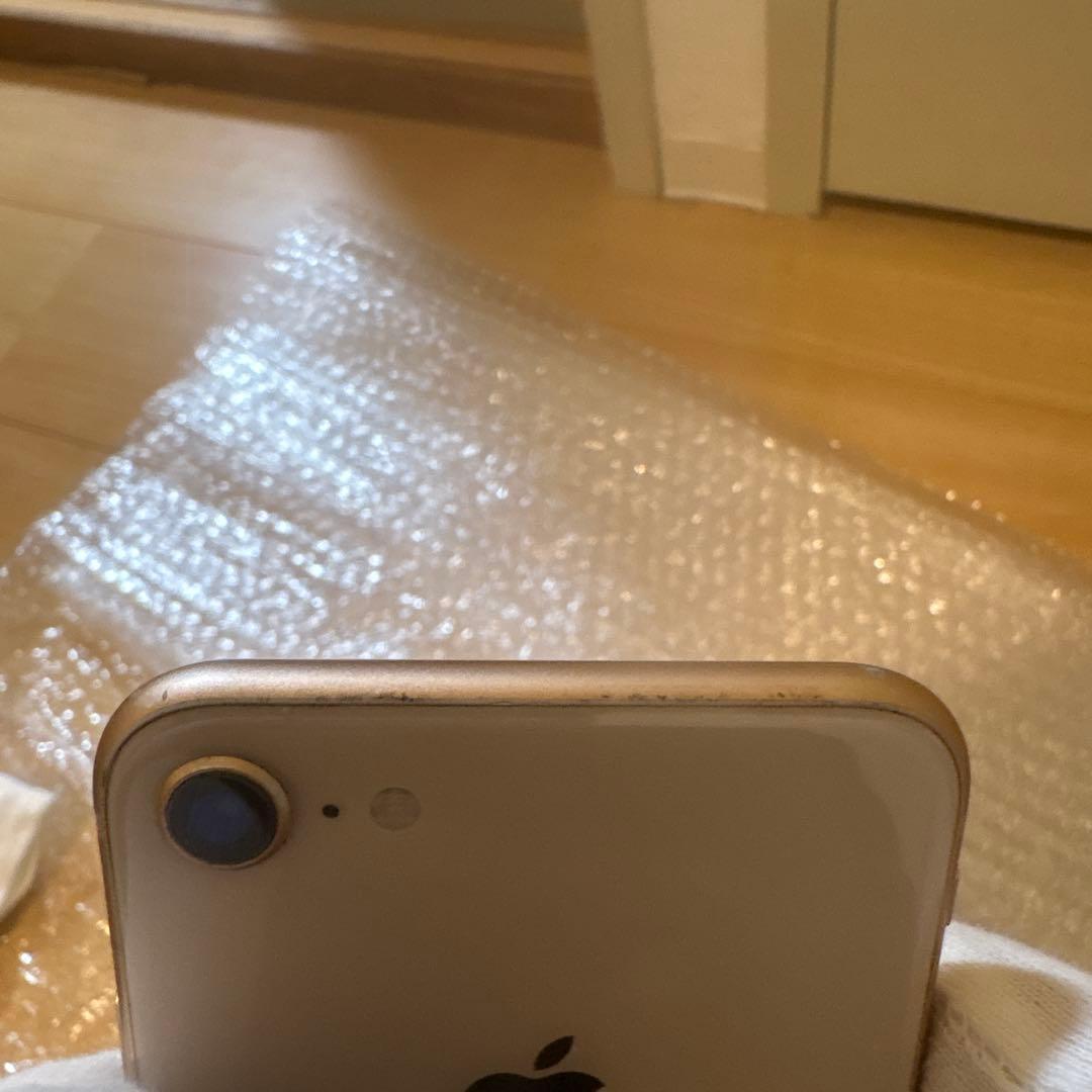 iPhone 8 ゴールド本体