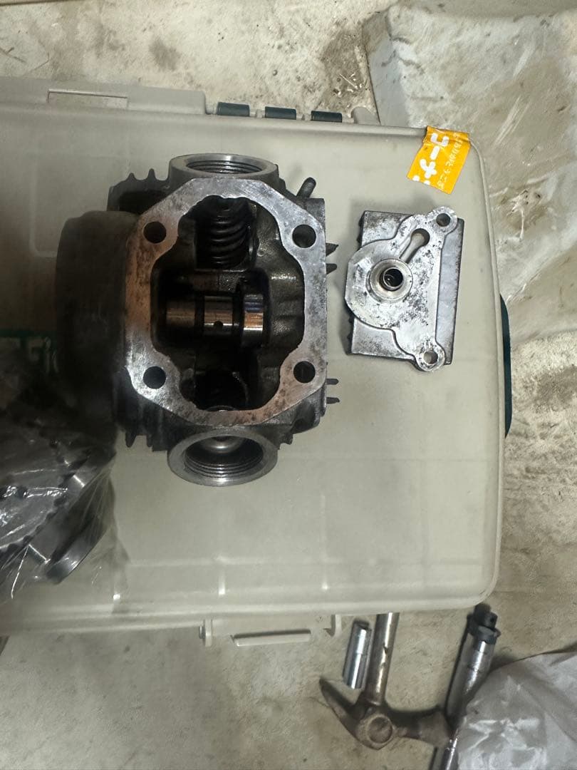 スーパーカブ90(モトラカムタイプ、80年代頃)のシリンダーヘッド