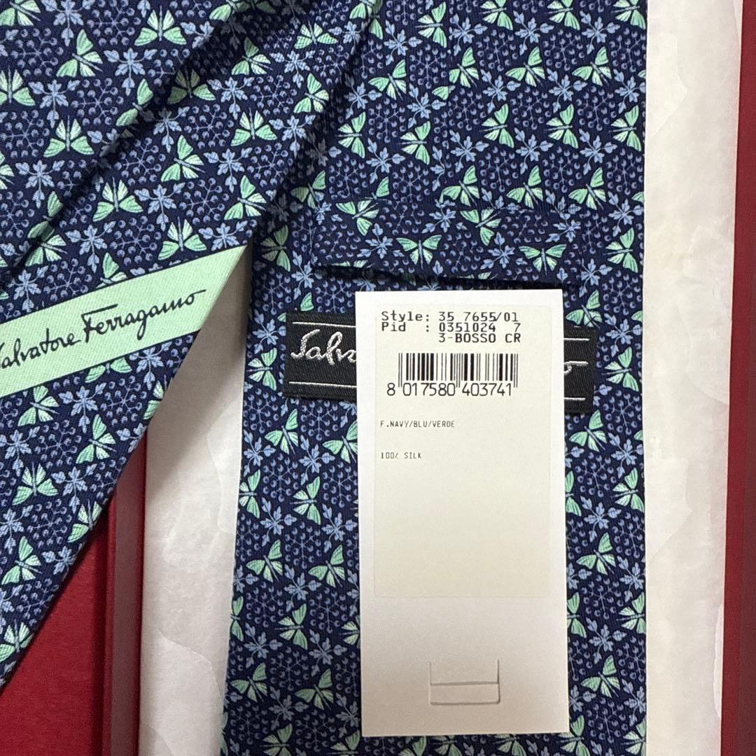 専用　箱付　未使用タグ付　サルバトーレフェラガモ　ネクタイ　紺・緑　蝶・花柄