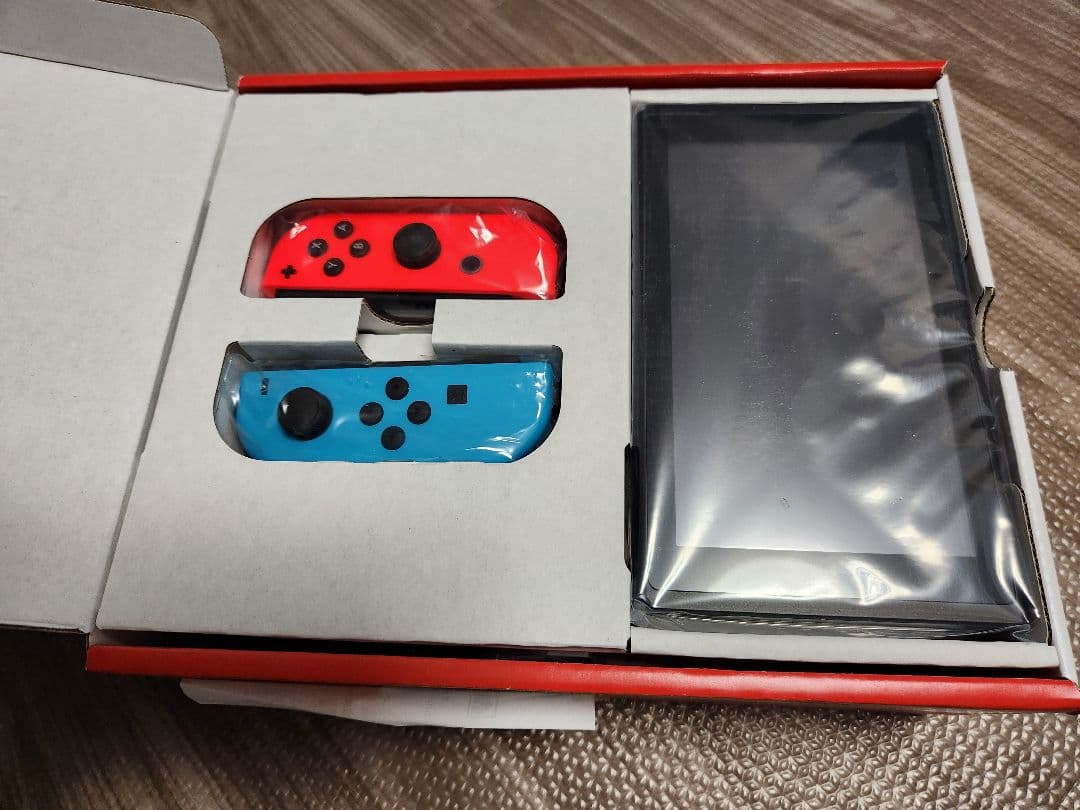 【新品未使用】Nintendo Switch 本体 ネオンレッド/ネオンブルー