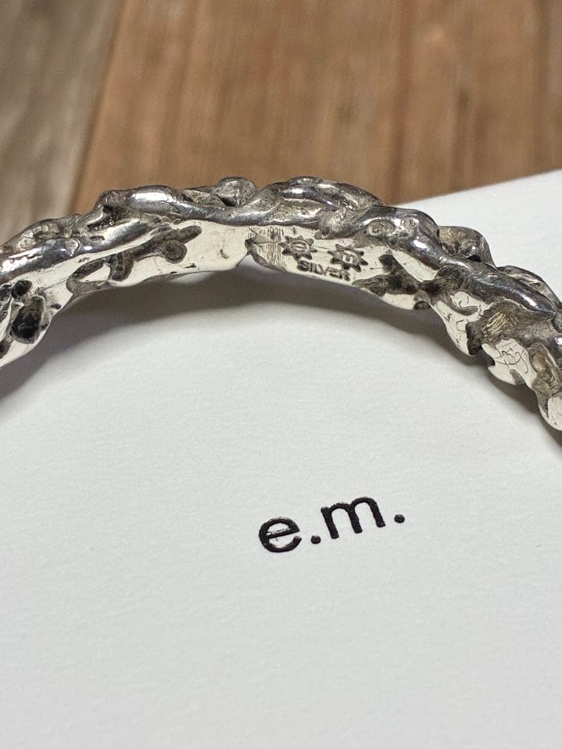 e.m. テクスチャーバングル SILVER ブレスレット