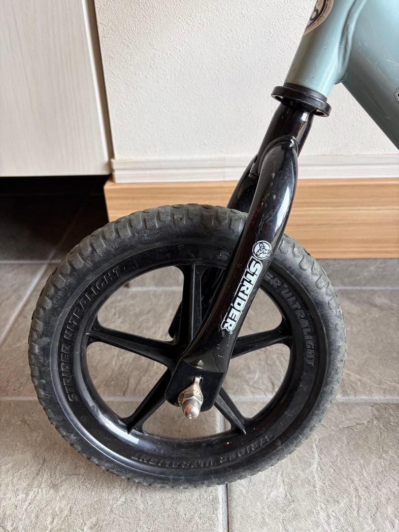 ストライダー　限定カラー　アイスブルー