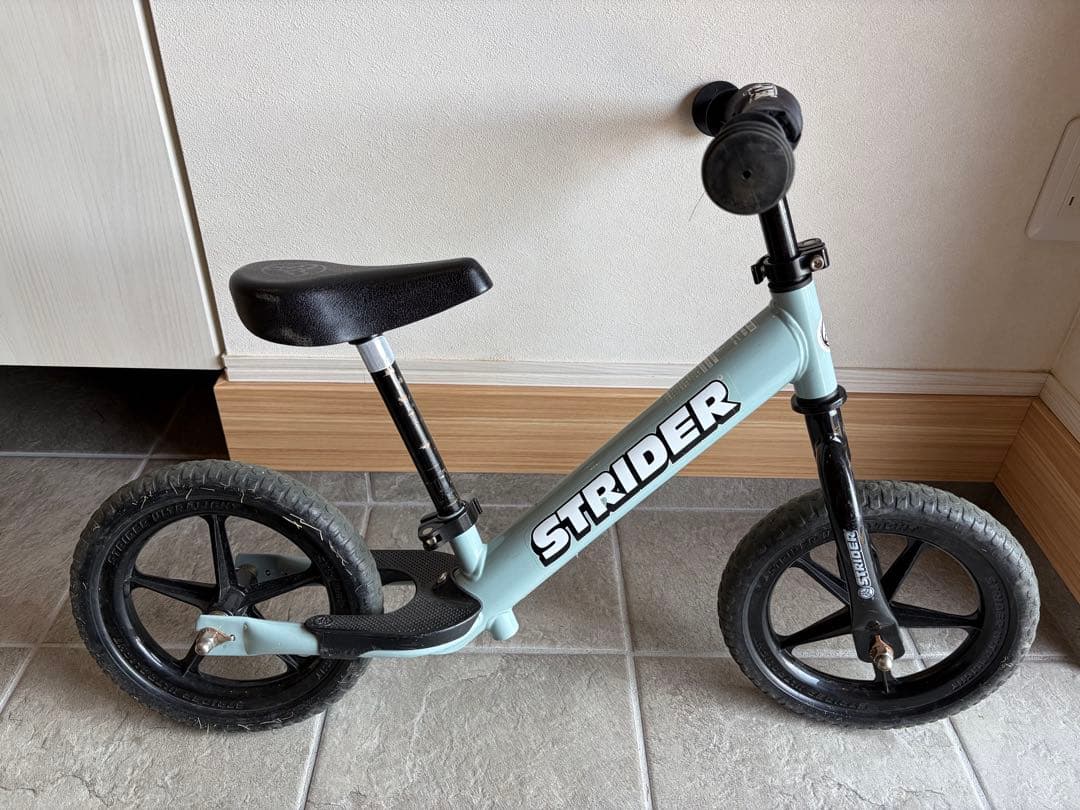 ストライダー　限定カラー　アイスブルー