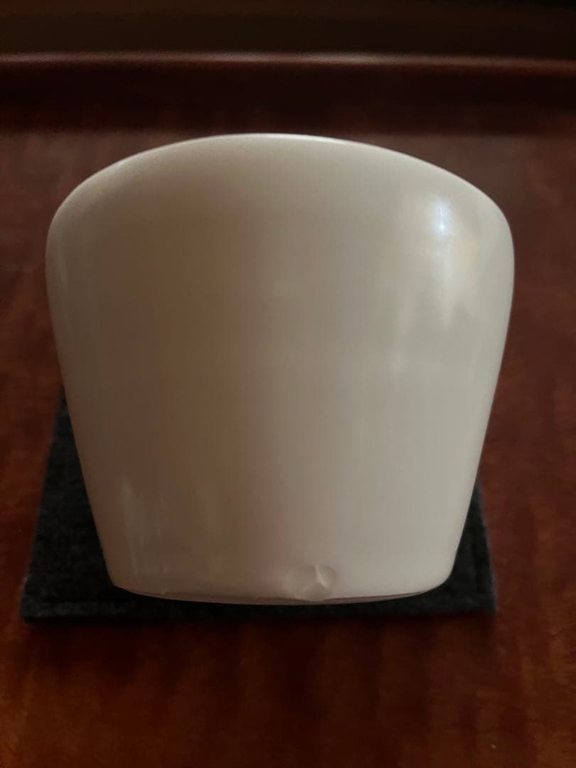 黒田泰蔵作品　白磁茶碗　高さ6．5センチ、直径9センチ．未使用品。