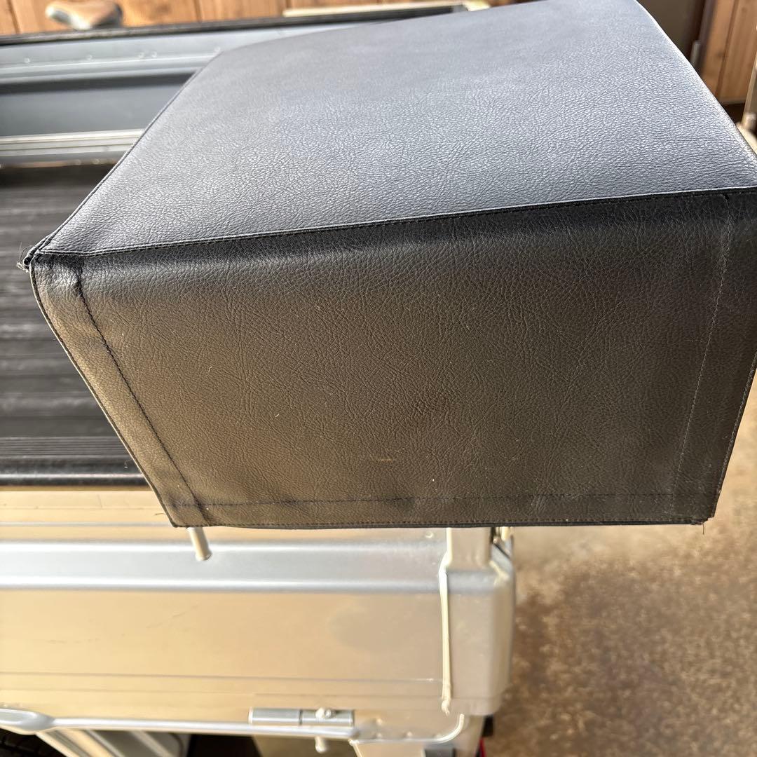 UI vehicle(ユーアイビークル) セカンドシートアームレスト　ハイエース