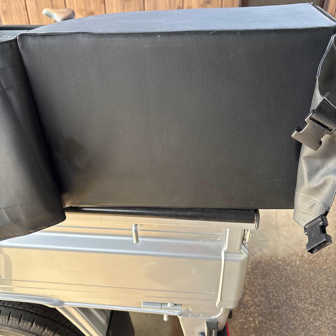 UI vehicle(ユーアイビークル) セカンドシートアームレスト　ハイエース