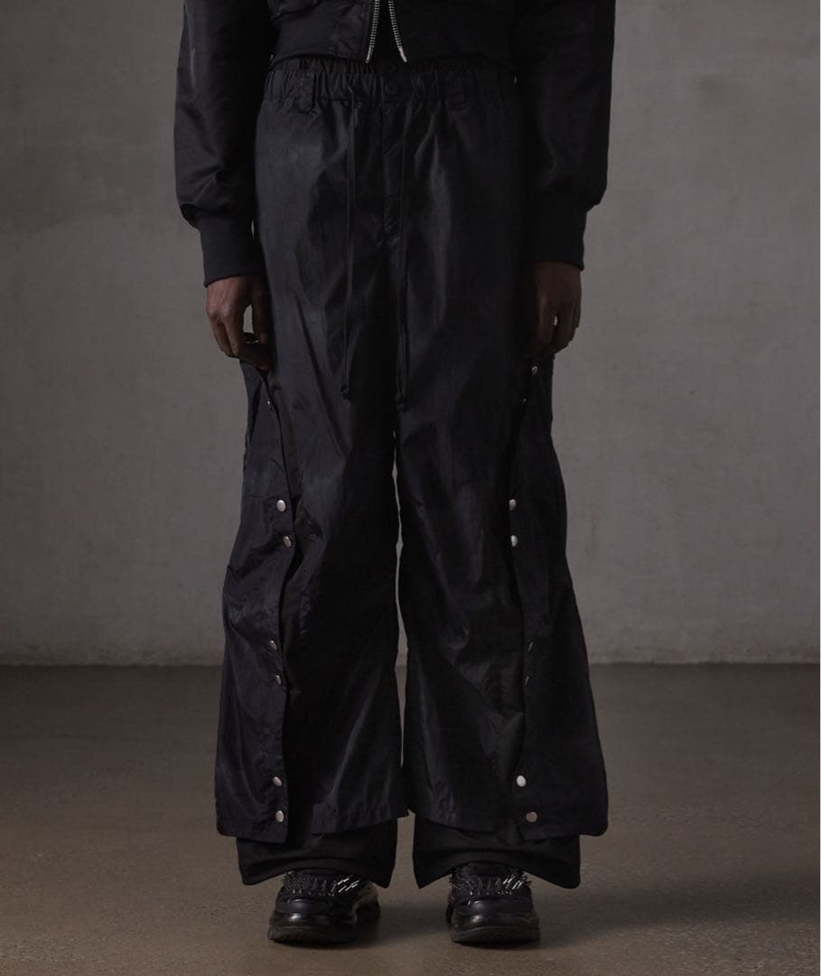 【タグ付き新品】 ボタンレイヤードデザインナイロンパンツ