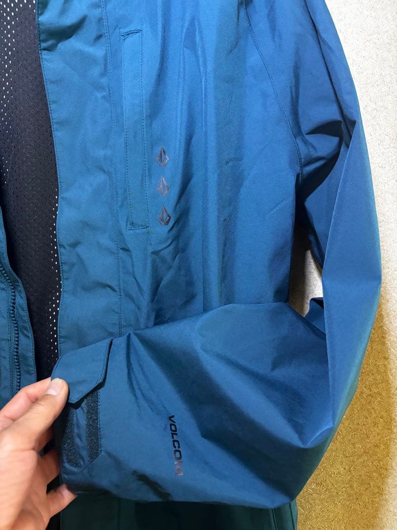 美品　ボルコム　23-24 ゴアテックス　ウェア　M スノボ