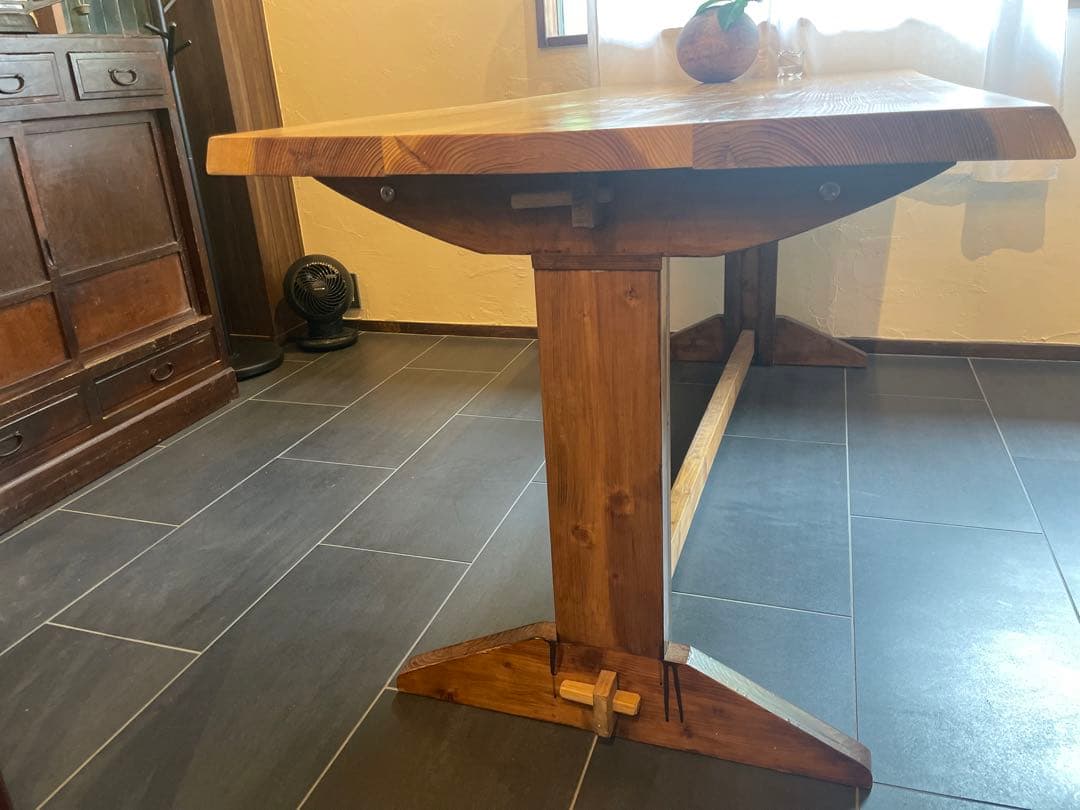 ダイニングテーブル　ログハウス風　天然木　　4人がけ　天板杉材　組み立て式