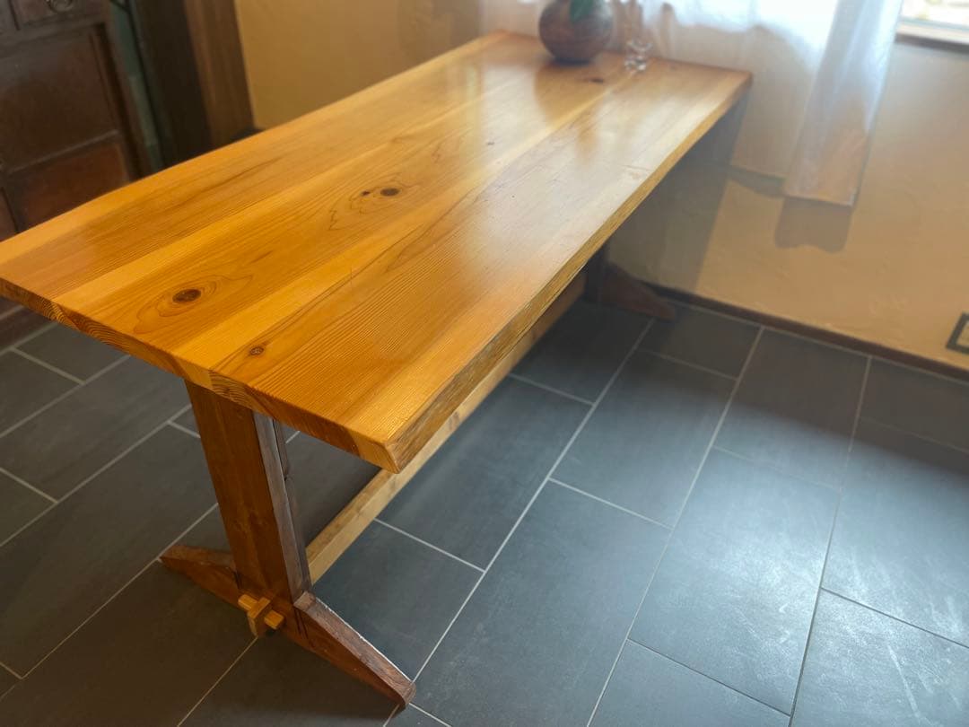 ダイニングテーブル　ログハウス風　天然木　　4人がけ　天板杉材　組み立て式