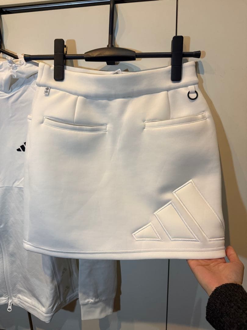お値下げ　新品　adidas ジャケット スカート セット　S