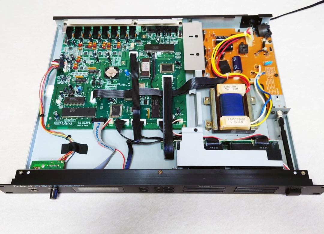 Roland R-8M ドラム・パーカッション音源 1Uラックマウント