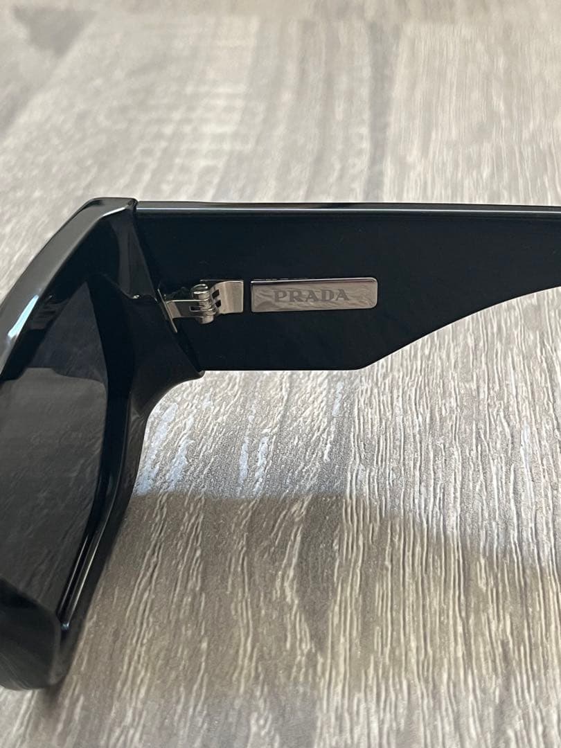 正規品 PRADA トライアングルロゴサングラス　スクエア