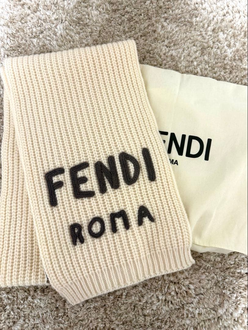 な*つ様 FENDI アイボリー マフラー FXT352 AIX0 TU