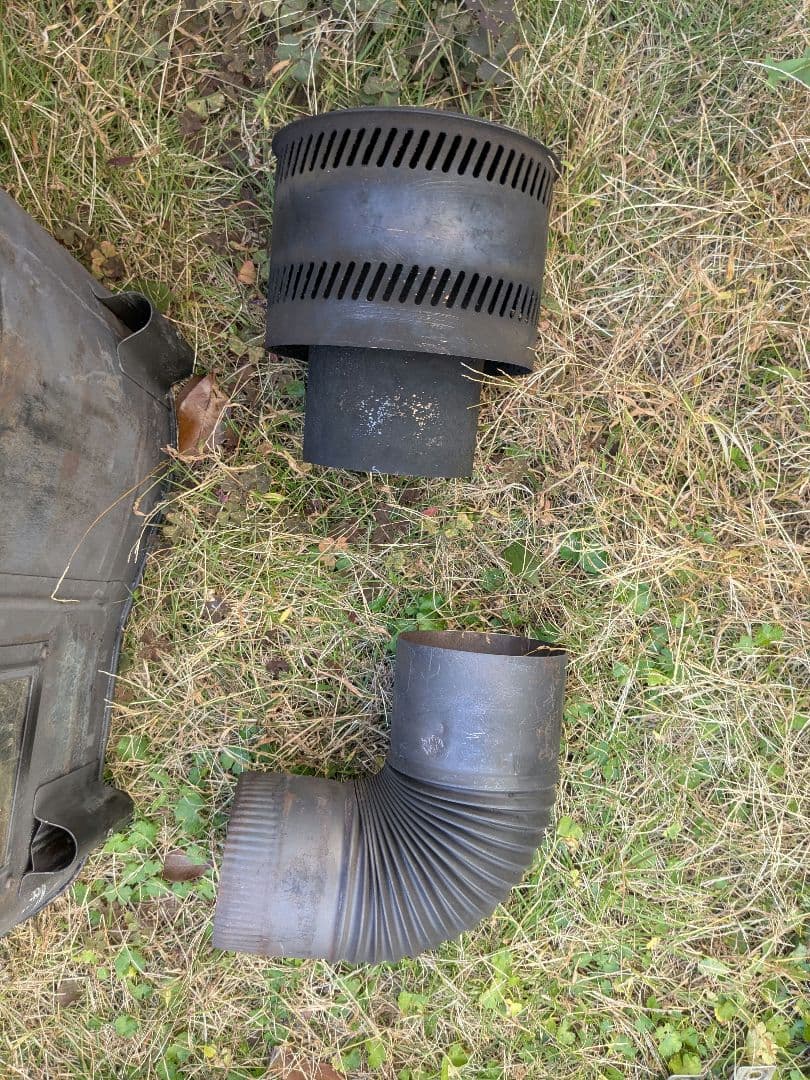 薪ストーブ　別売り煙突、煙突プロテクター、煙突スタンド付き　※脚欠品