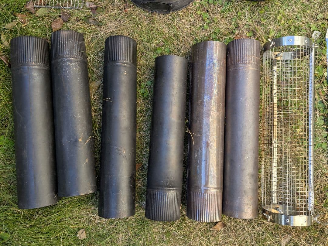 薪ストーブ　別売り煙突、煙突プロテクター、煙突スタンド付き　※脚欠品