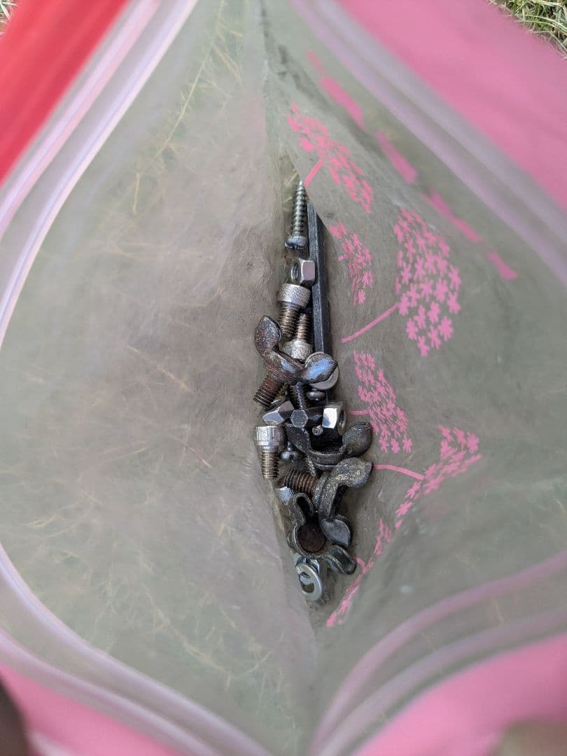 薪ストーブ　別売り煙突、煙突プロテクター、煙突スタンド付き　※脚欠品