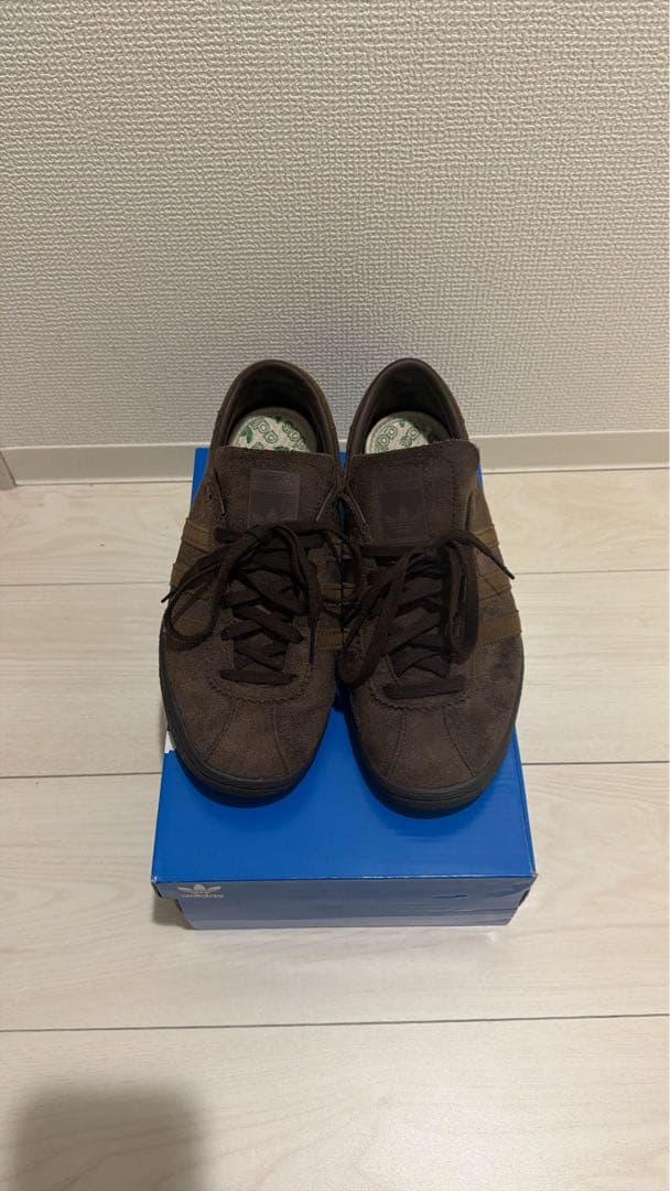 靴 adidas/TOBACCO/24.5cm