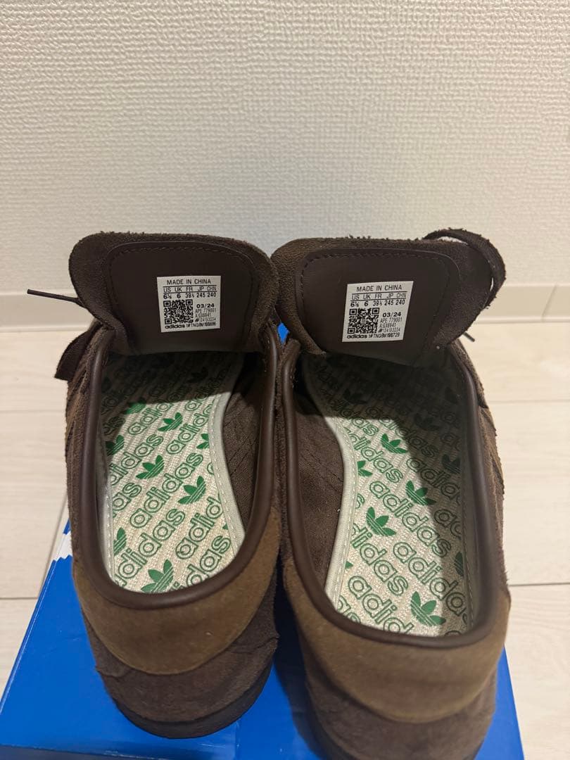 靴 adidas/TOBACCO/24.5cm