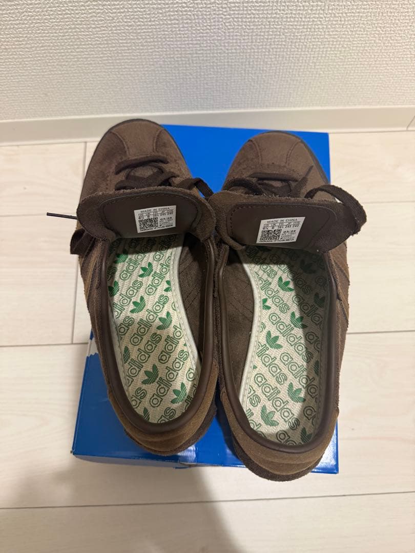 靴 adidas/TOBACCO/24.5cm