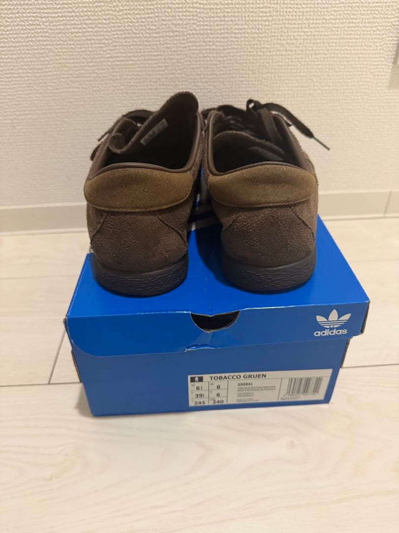 靴 adidas/TOBACCO/24.5cm