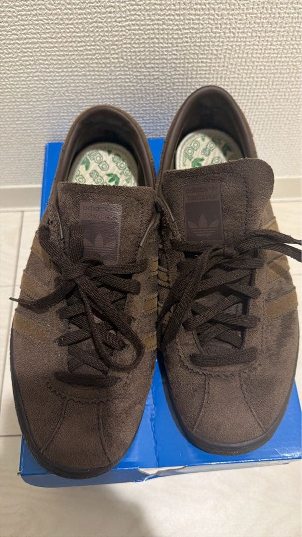 靴 adidas/TOBACCO/24.5cm