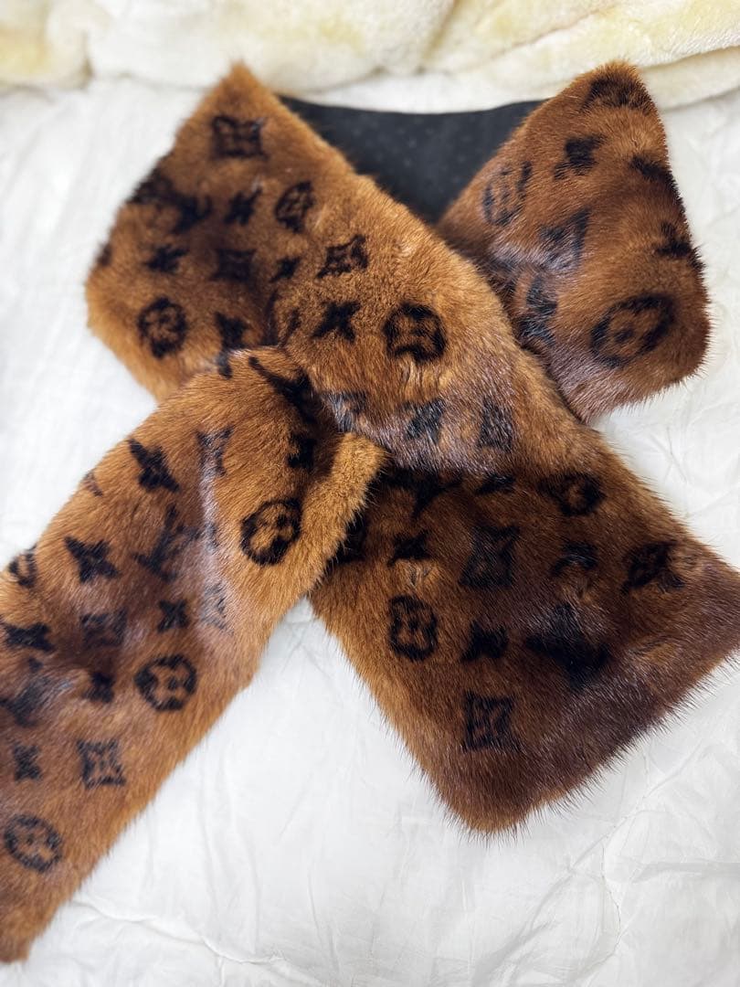 本日限りSALE！Louis Vuitton ファーマフラー