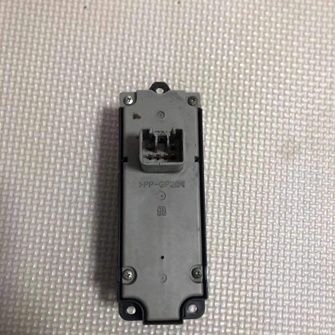 マツダ　タイタン ダッシュ パワーウィンドウスイッチ 右