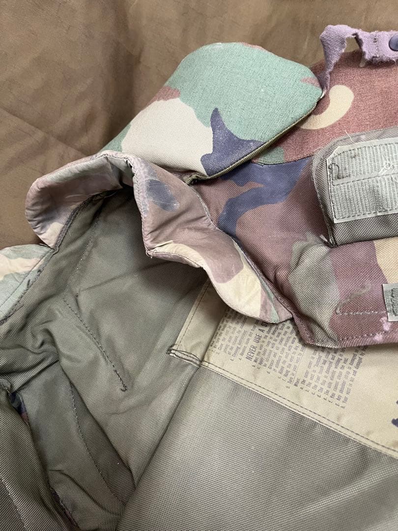 米軍　ボディアーマー　本物